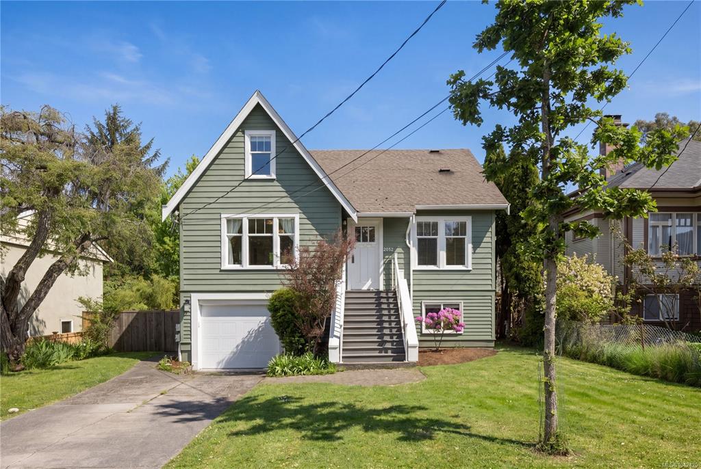Second View of 2052 Carrick St, Oak Bay, BC, V8R 2M6