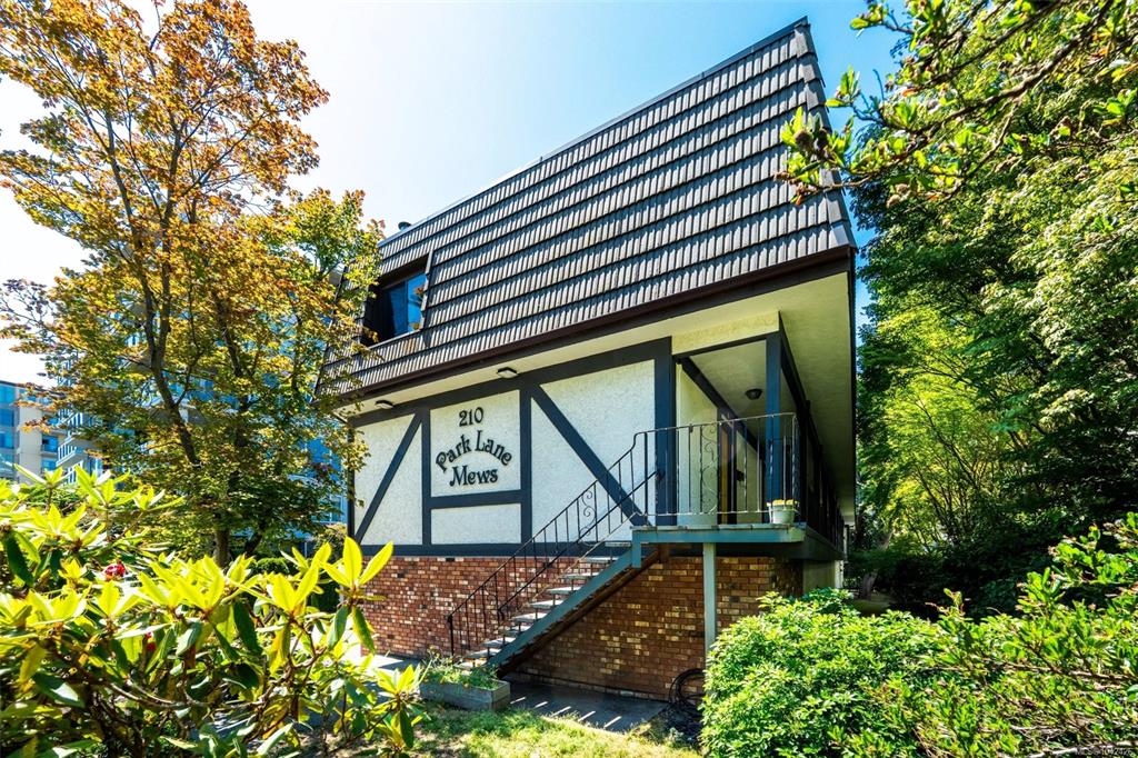 Second View of 210 Douglas St, Park Lane Mews, Victoria, BC, V8V 2P2