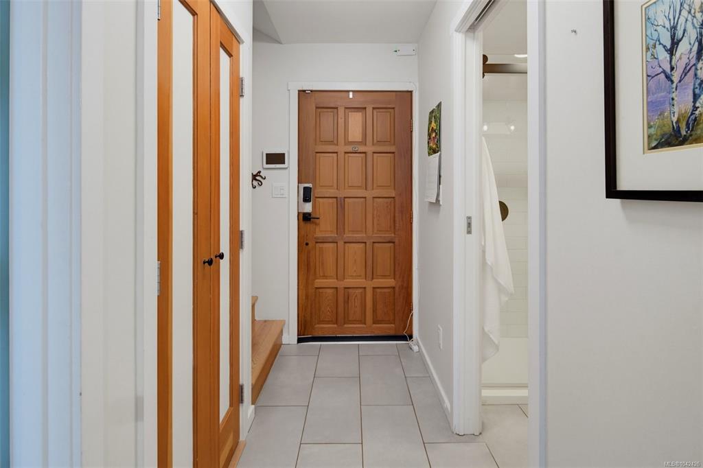 Fourth View of 210 Douglas St, Park Lane Mews, Victoria, BC, V8V 2P2