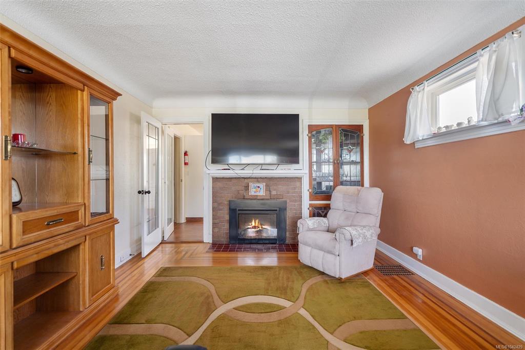 Fourth View of 3161 Donald St, Saanich, BC, V8V 3P7