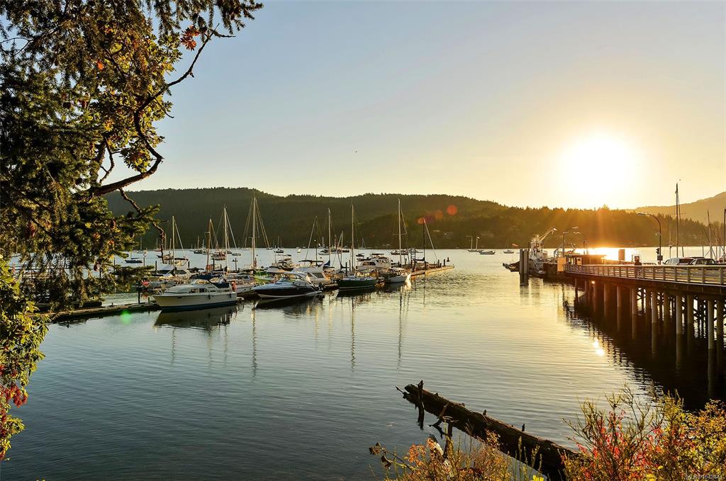 7070 West Saanich Rd, 1042444, BC,
