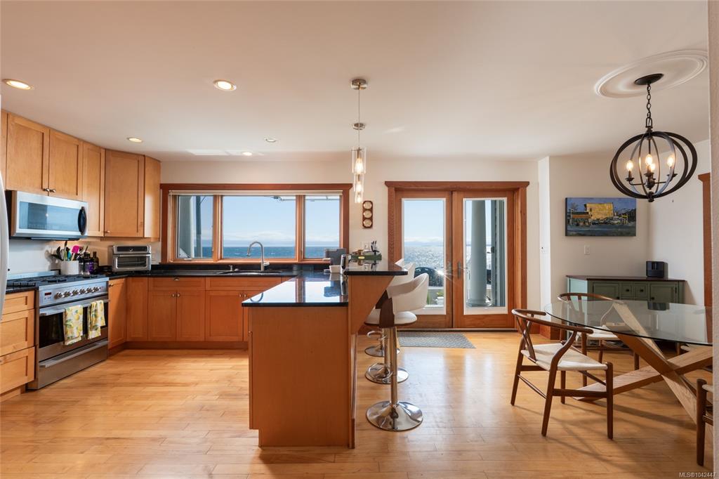 Fifth View of 338 Dallas Rd, Victoria, BC, V8V 1A8