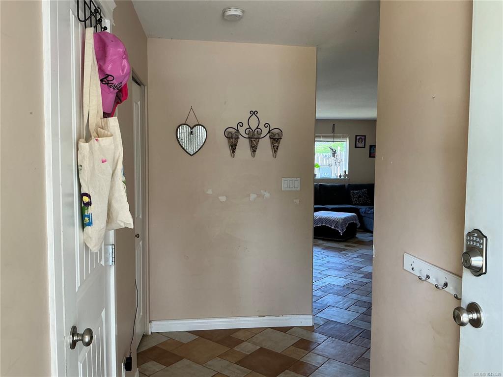 Fourth View of 677 Otter Rd, Campbell River, BC, V9W 3N3