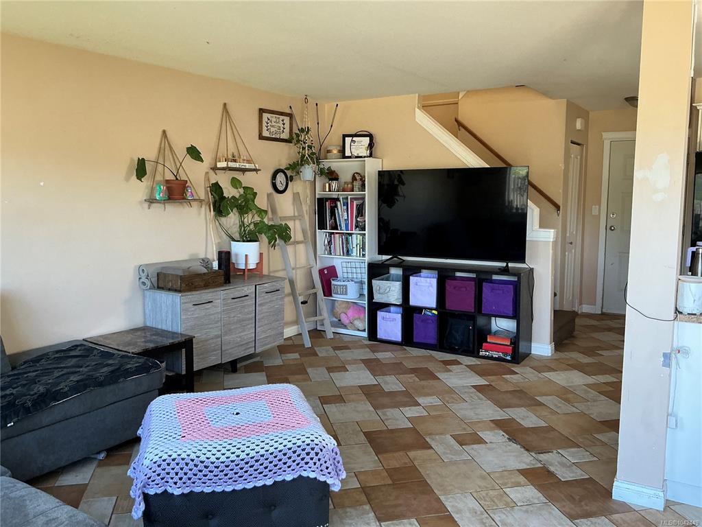 Fifth View of 677 Otter Rd, Campbell River, BC, V9W 3N3