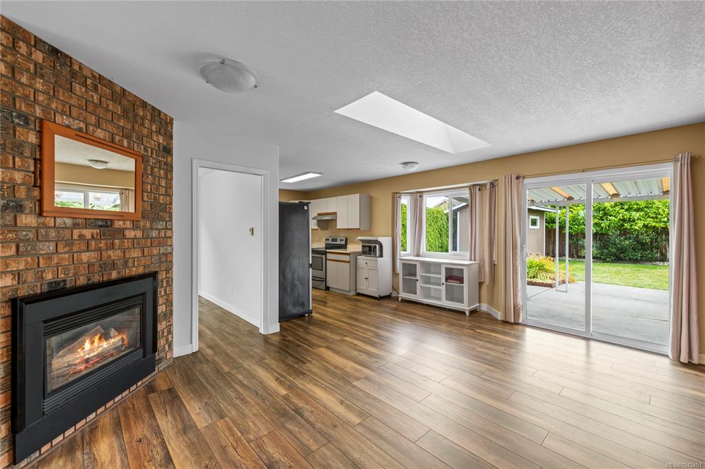 Fourth View of 574 Hirst Ave, Parksville, BC, V9P 1H8