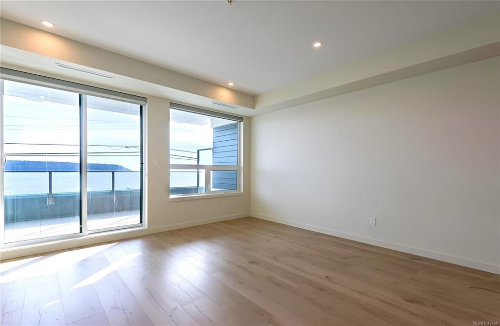Third View of 536 Island Hwy, OMNIA, Campbell River, BC, V9W 1A5