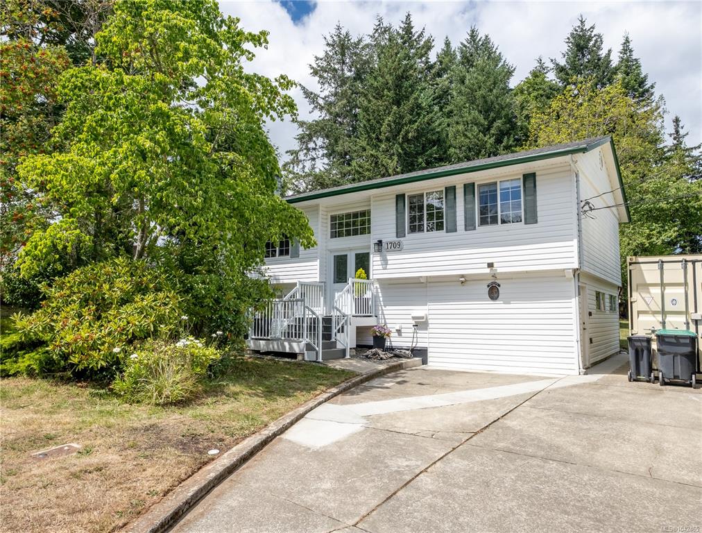 Second View of 1709 Mahtmof Pl, Comox, BC, V9M 2L9