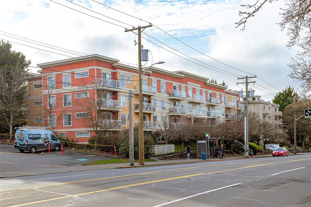 Third View of 1371 Hillside Ave, Sterling Court, Victoria, BC, V8T 2B3