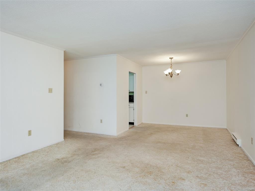 Fourth View of 1124 Esquimalt Rd, Plaza Court, Esquimalt, BC, V9A 5N4