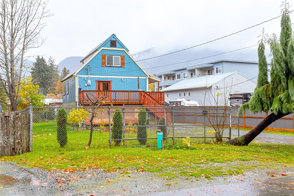 Third View of 84 Lakeview Ave, Lake Cowichan, BC, V0R 2G0