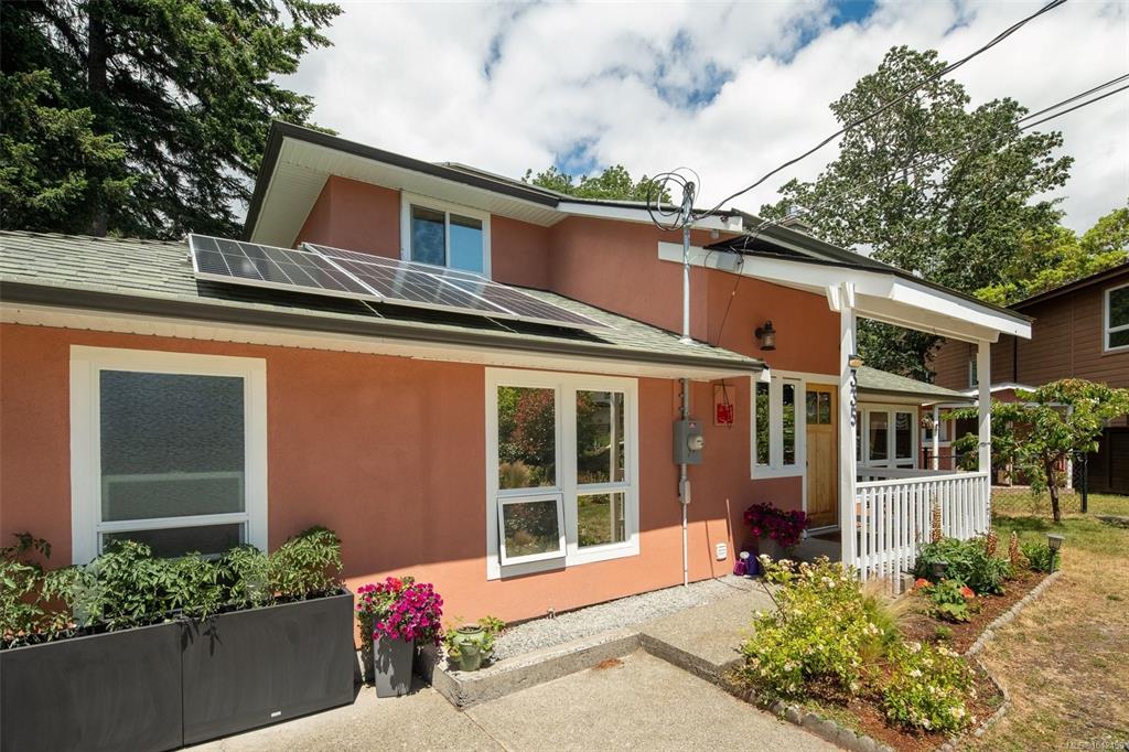 Third View of 335 Damon Dr, View Royal, BC, V9B 5G5