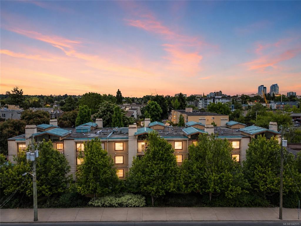 Third View of 1055 Hillside Ave, Victoria, BC, V8T 2A4