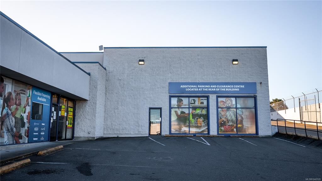 Fifth View of 736 Cloverdale Ave, Saanich, BC, V8X 2S7