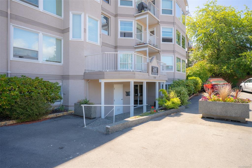 Fifth View of 240 Milton St, Pacific View Terrace, Nanaimo, BC, V9R 2K6