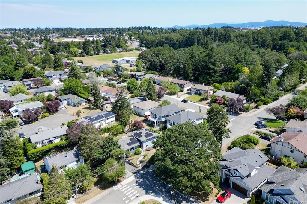 Fourth View of 1762 Midgard Ave, Saanich, BC, V8P 2Y7