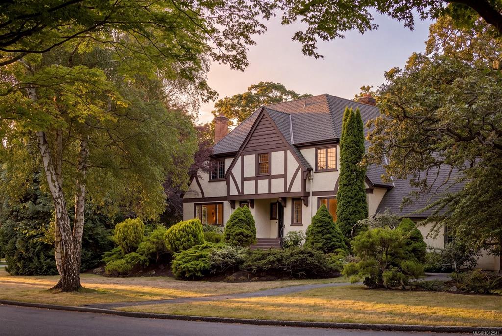 Third View of 3400 Upper Terrace Rd, Oak Bay, BC, V8R 6E6