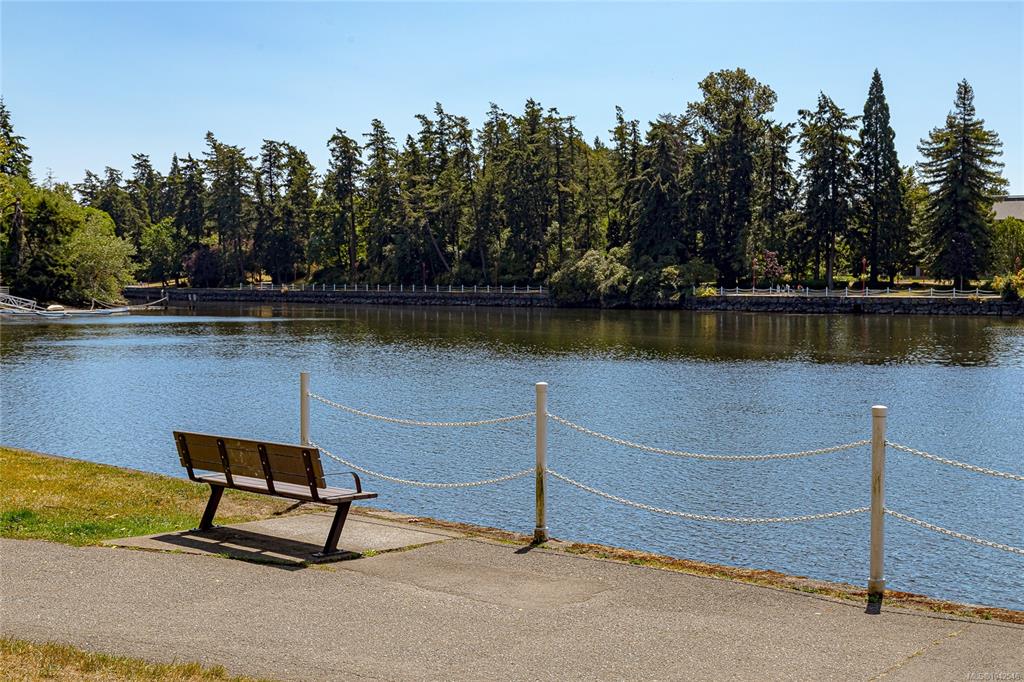 Fifth View of 430 Gorge Rd W, Saanich, BC, V9A 1N1