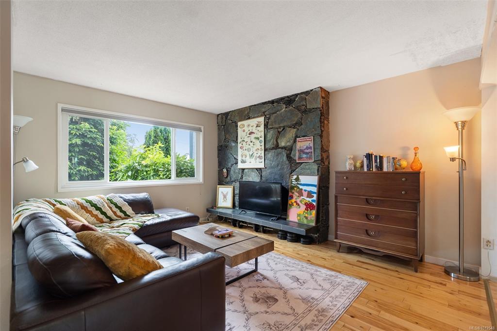 Fifth View of 941 Inskip St, Esquimalt, BC, V9A 4J6