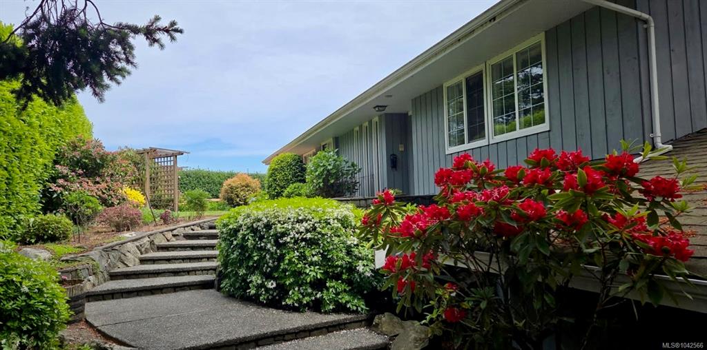 Third View of 10502 Jocelyn Pl, Sidney, BC, V8L 2P5