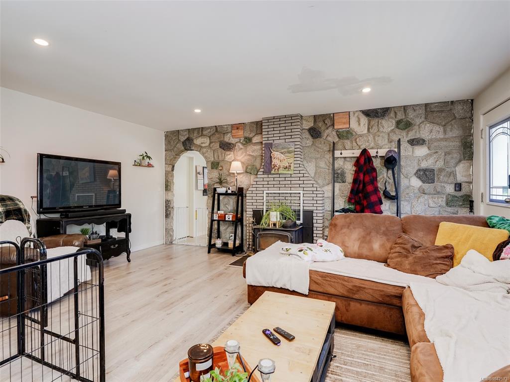 Third View of 948 Latoria Rd, Langford, BC, V9C 3A8