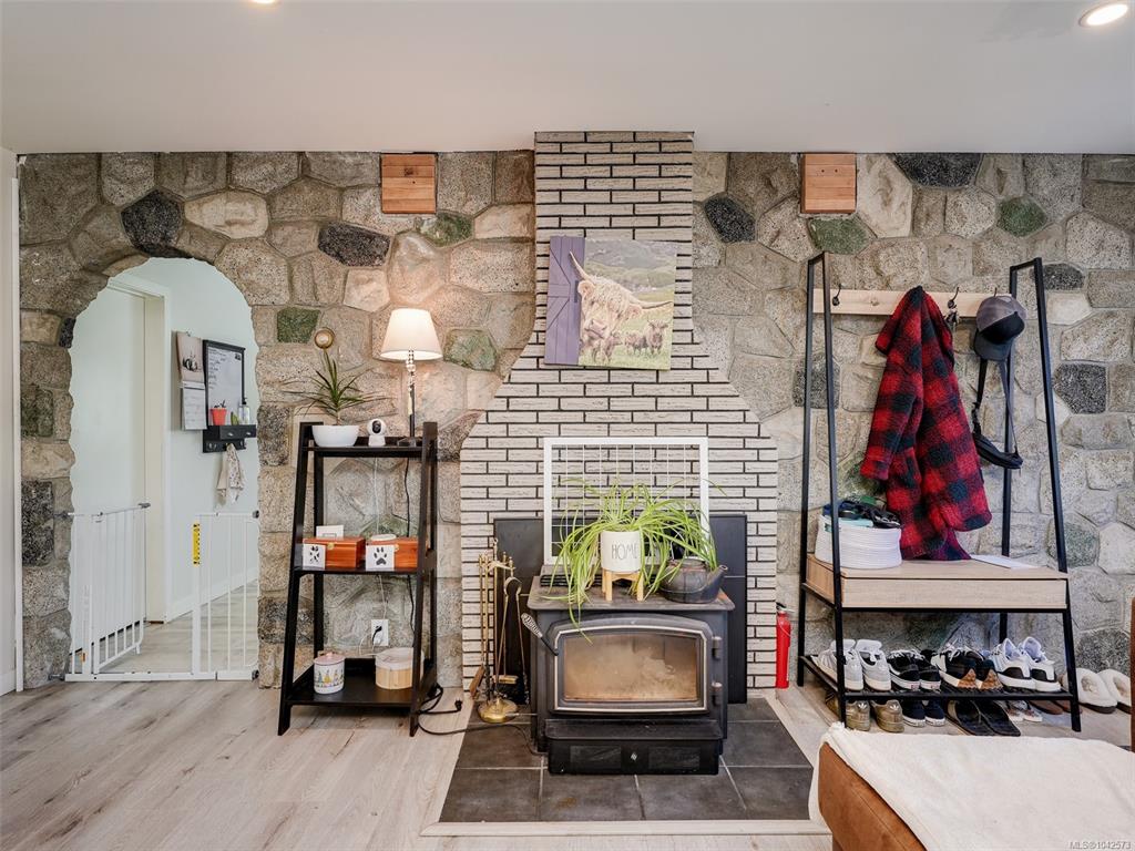 Fourth View of 948 Latoria Rd, Langford, BC, V9C 3A8