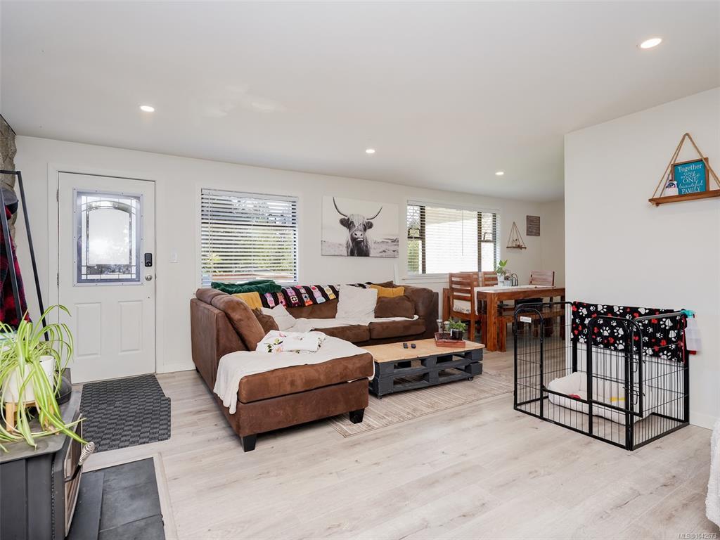 Fifth View of 948 Latoria Rd, Langford, BC, V9C 3A8