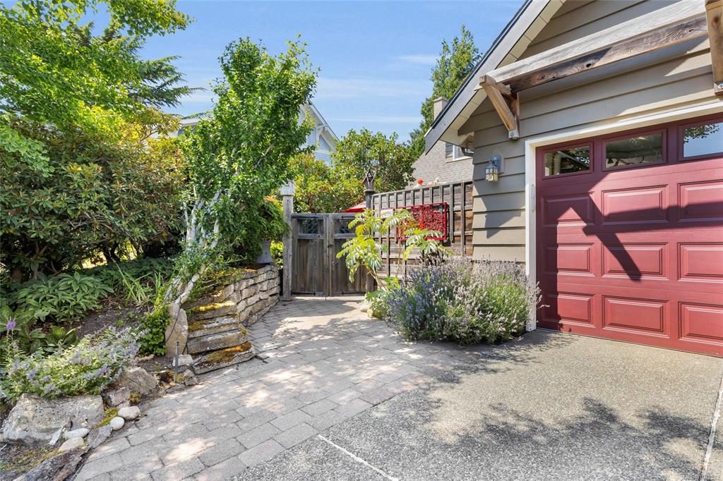 Third View of 2482 Hazel St, Oak Bay, BC, V8S 2X5