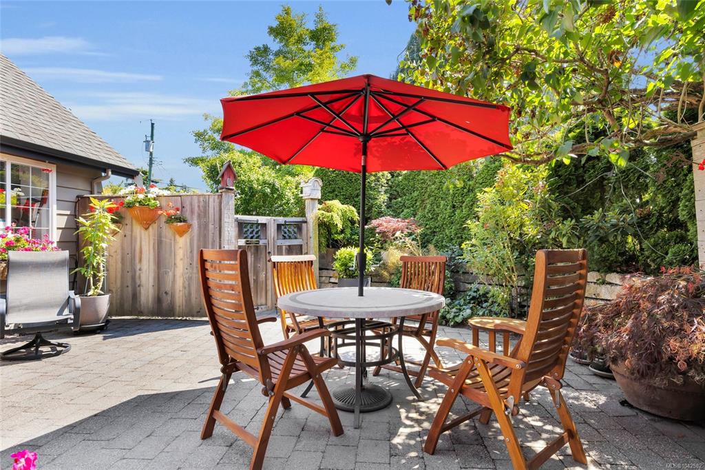 Fourth View of 2482 Hazel St, Oak Bay, BC, V8S 2X5