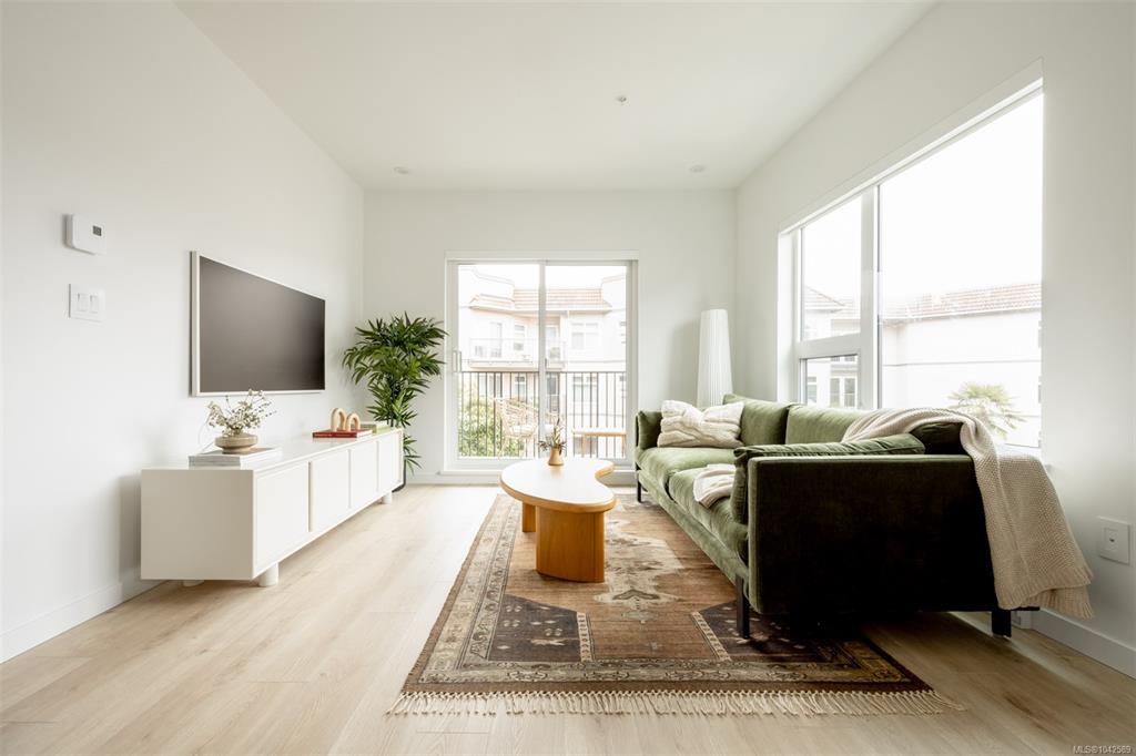 Fifth View of 1075 Tillicum Rd, Central Block, Esquimalt, BC, V9A 2A4