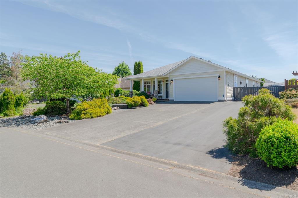 Third View of 1085 Tara Cres, Parksville, BC, V9P 2W5