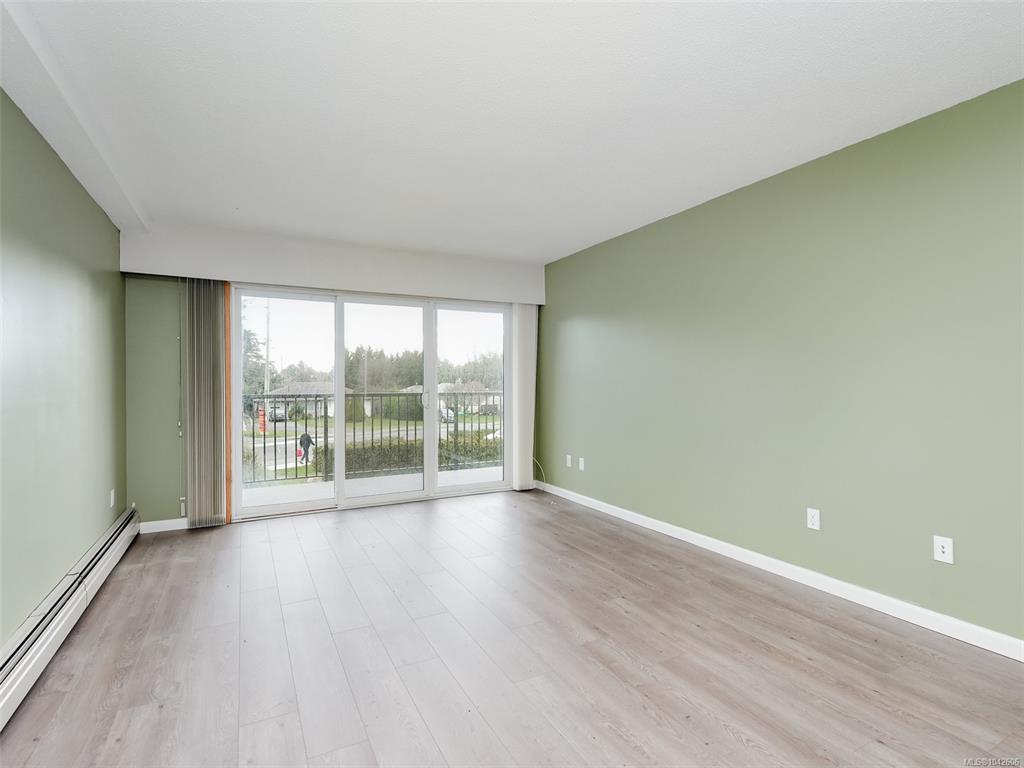 Fifth View of 1680 Poplar Ave, Colony Park Manor, Saanich, BC, V8P 4K7