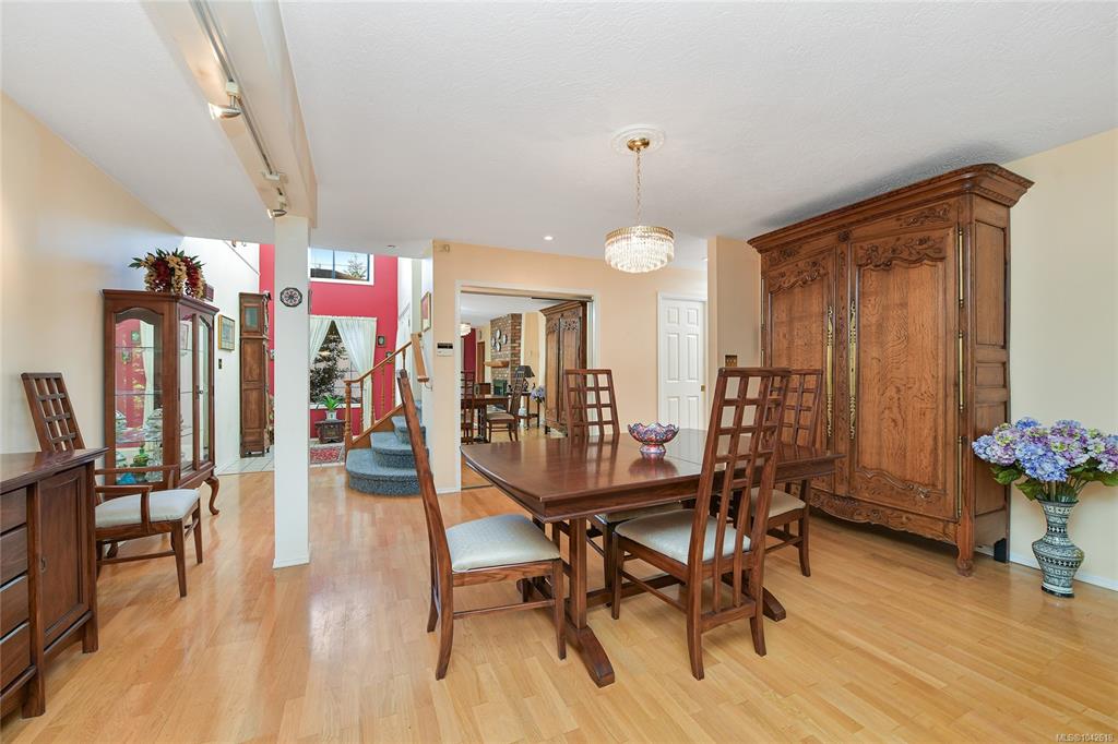 Third View of 4631 Lochside Dr, Saanich, BC, V8Y 2S9