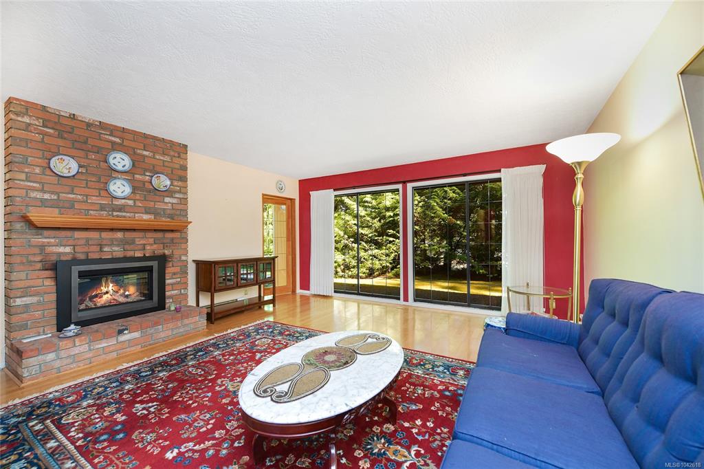 Fifth View of 4631 Lochside Dr, Saanich, BC, V8Y 2S9
