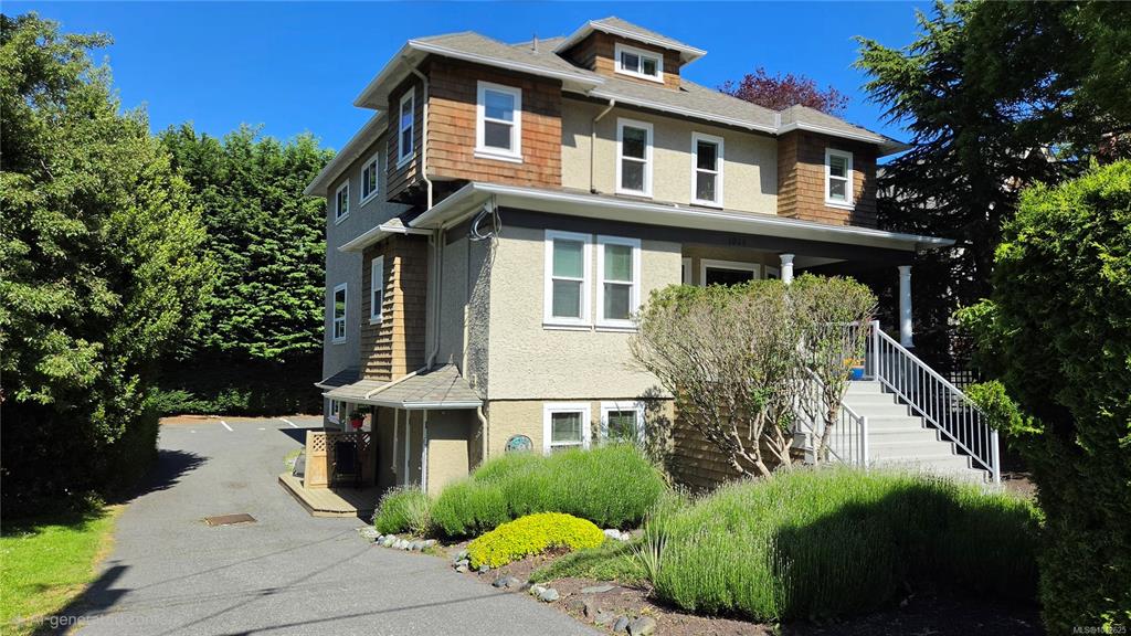 1025 Carberry Gdns, 1042625, BC,