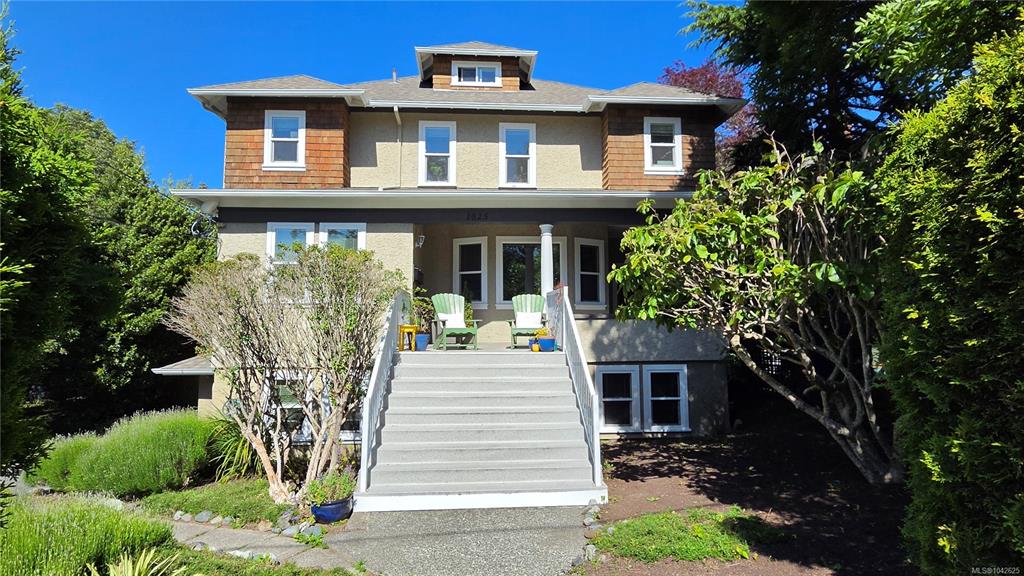 Third View of 1025 Carberry Gdns, Victoria, BC, V8S 3R8