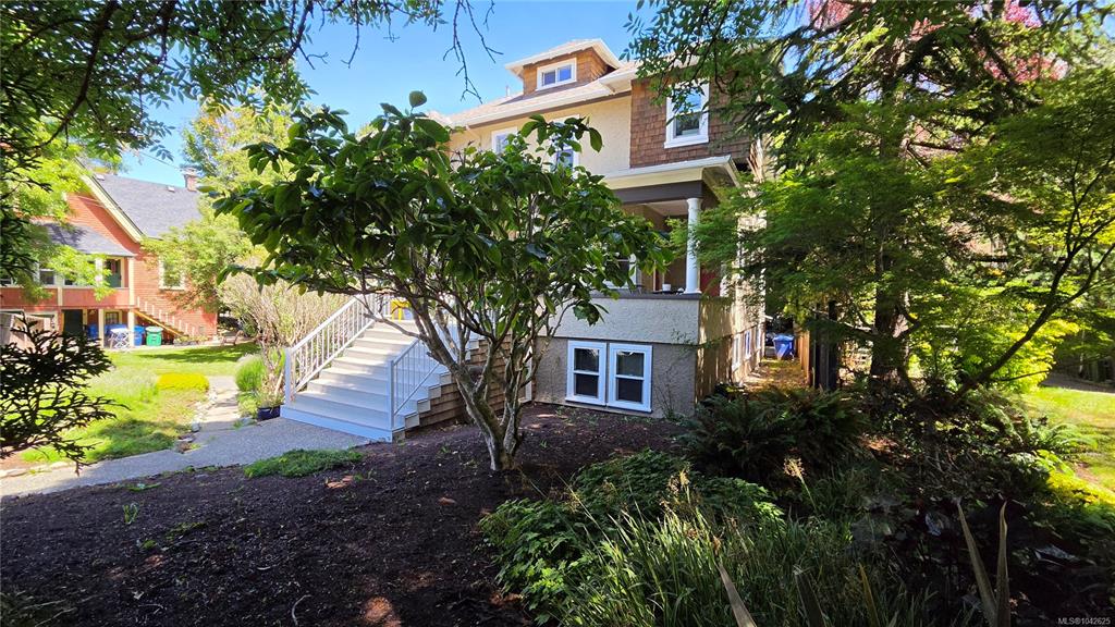 Fourth View of 1025 Carberry Gdns, Victoria, BC, V8S 3R8