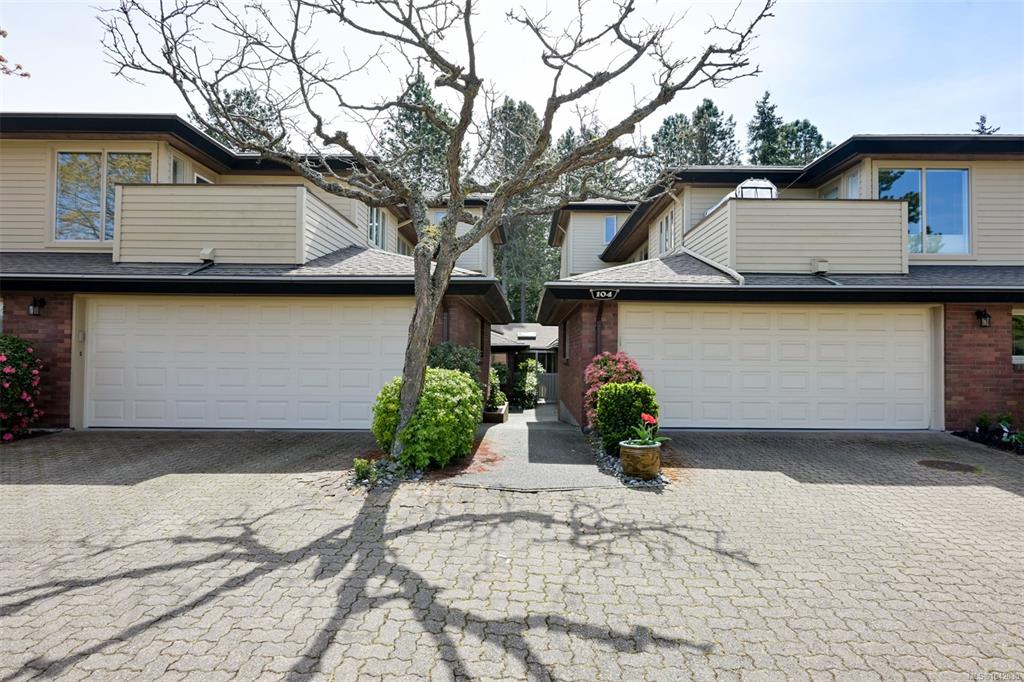 Third View of 2345 Cedar Hill Cross Rd, Uplands Estates, Oak Bay, BC, V8P 5M8
