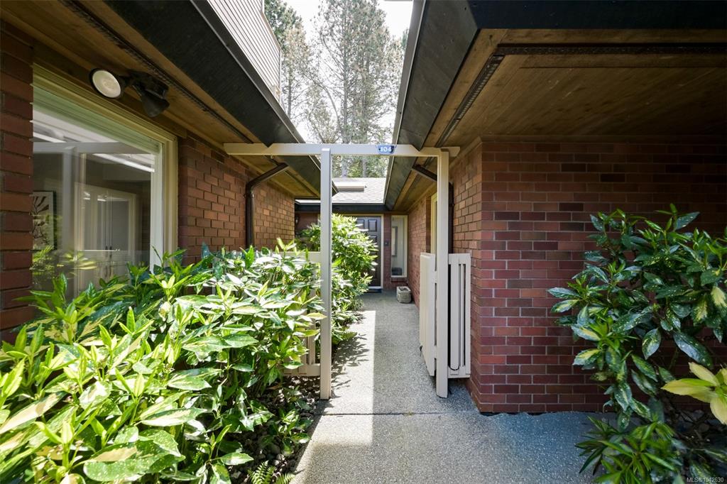 Fourth View of 2345 Cedar Hill Cross Rd, Uplands Estates, Oak Bay, BC, V8P 5M8