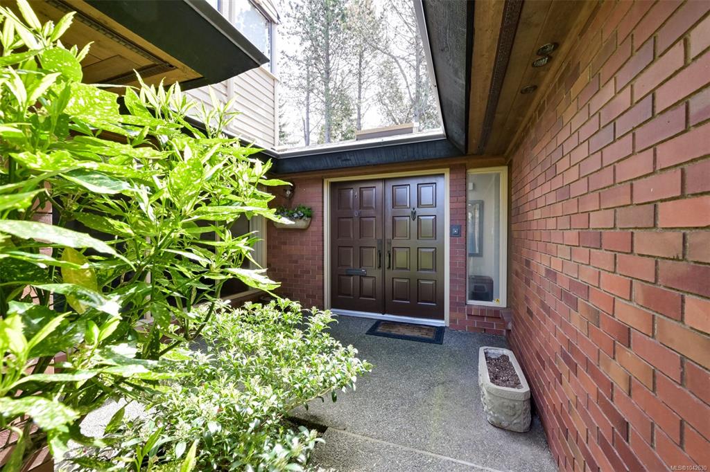 Fifth View of 2345 Cedar Hill Cross Rd, Uplands Estates, Oak Bay, BC, V8P 5M8