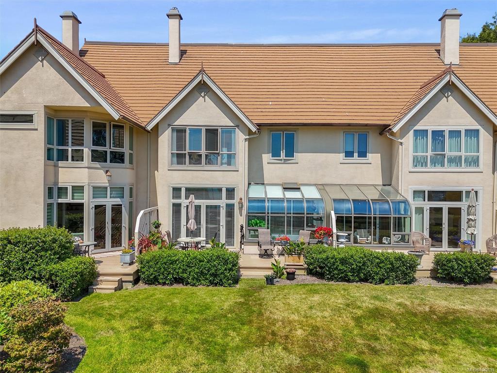 Third View of 210 Russell St, Rainbow Estates, Victoria, BC, V9A 3X2