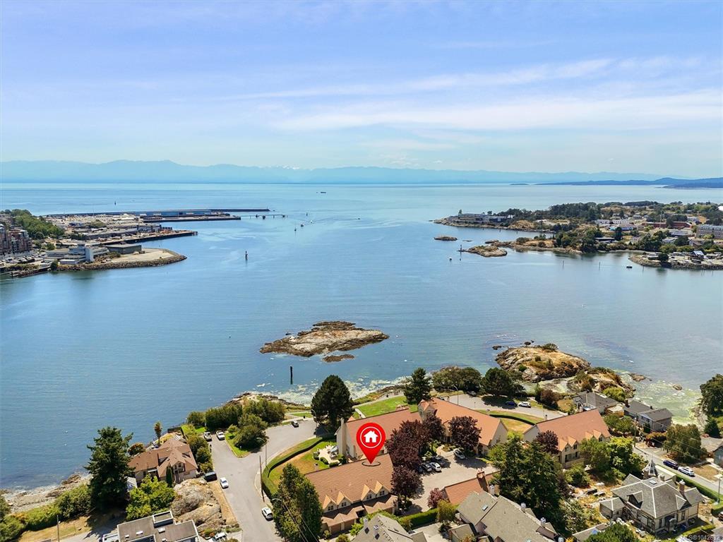 Fourth View of 210 Russell St, Rainbow Estates, Victoria, BC, V9A 3X2