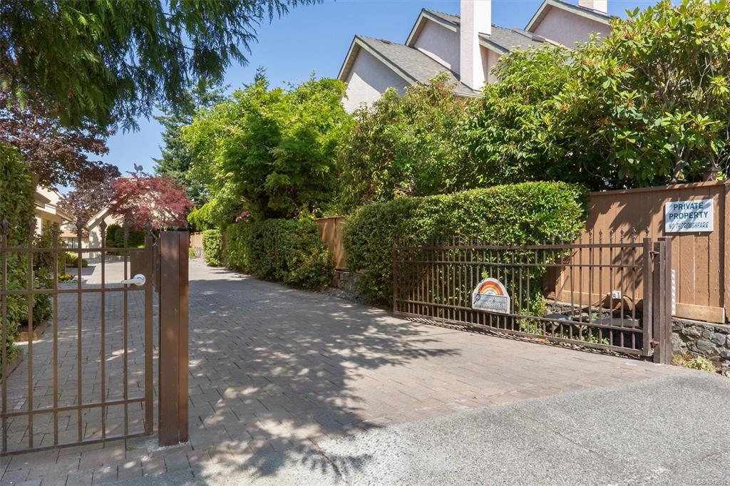 Fifth View of 210 Russell St, Rainbow Estates, Victoria, BC, V9A 3X2
