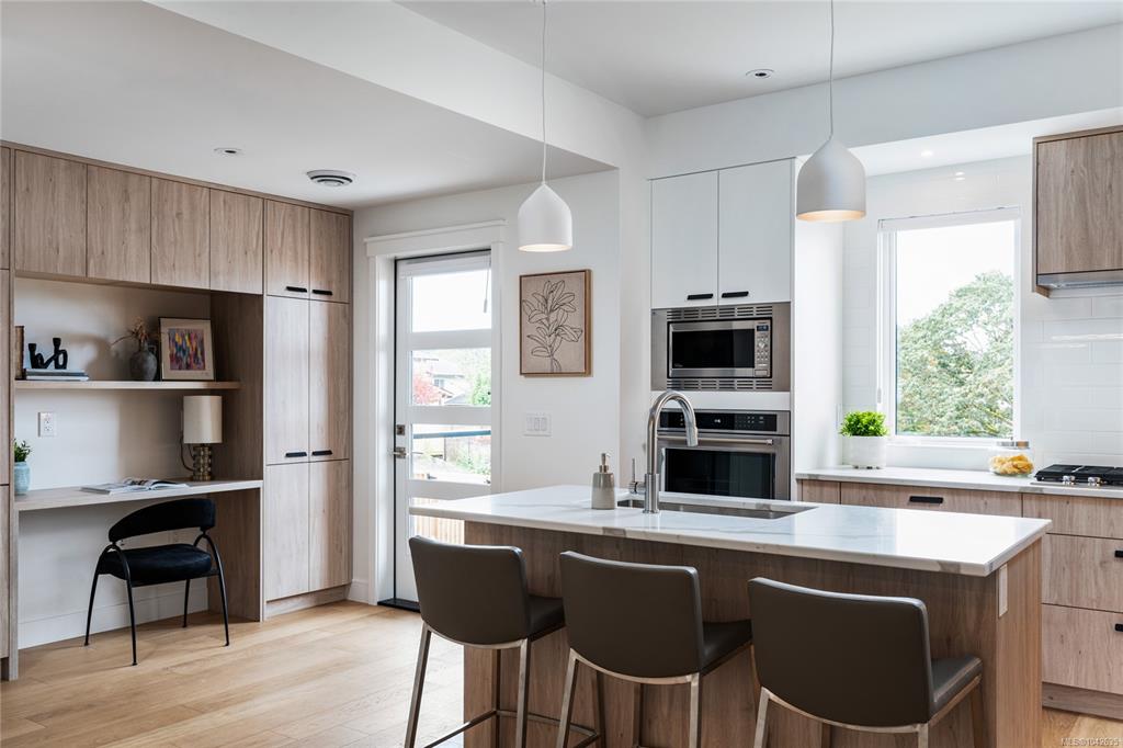 Fifth View of 4253 Dieppe Rd, Paragon Parc, Saanich, BC, V8X 2N2