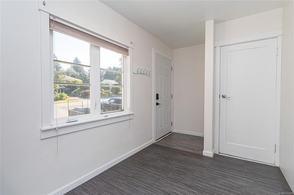 Third View of 729 Daffodil Ave, Saanich, BC, V8Z 2S8