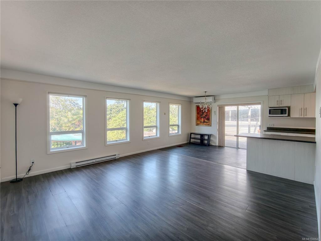Fourth View of 729 Daffodil Ave, Saanich, BC, V8Z 2S8