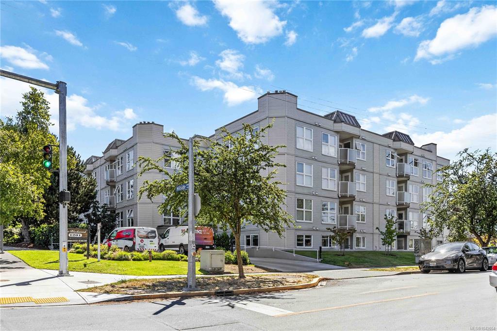 Fourth View of 1201 Hillside Ave, Victoria, BC, V8T 2B1