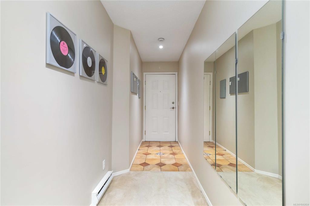 Fifth View of 1201 Hillside Ave, Victoria, BC, V8T 2B1