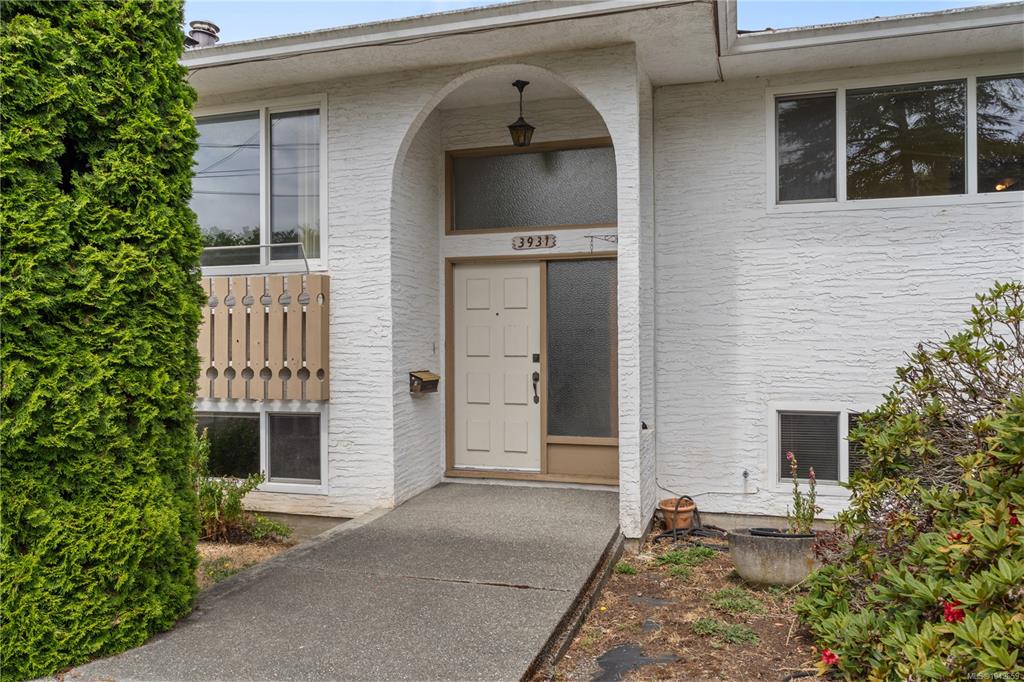 Second View of 3931 Braefoot Pl, Saanich, BC, V8P 2S2