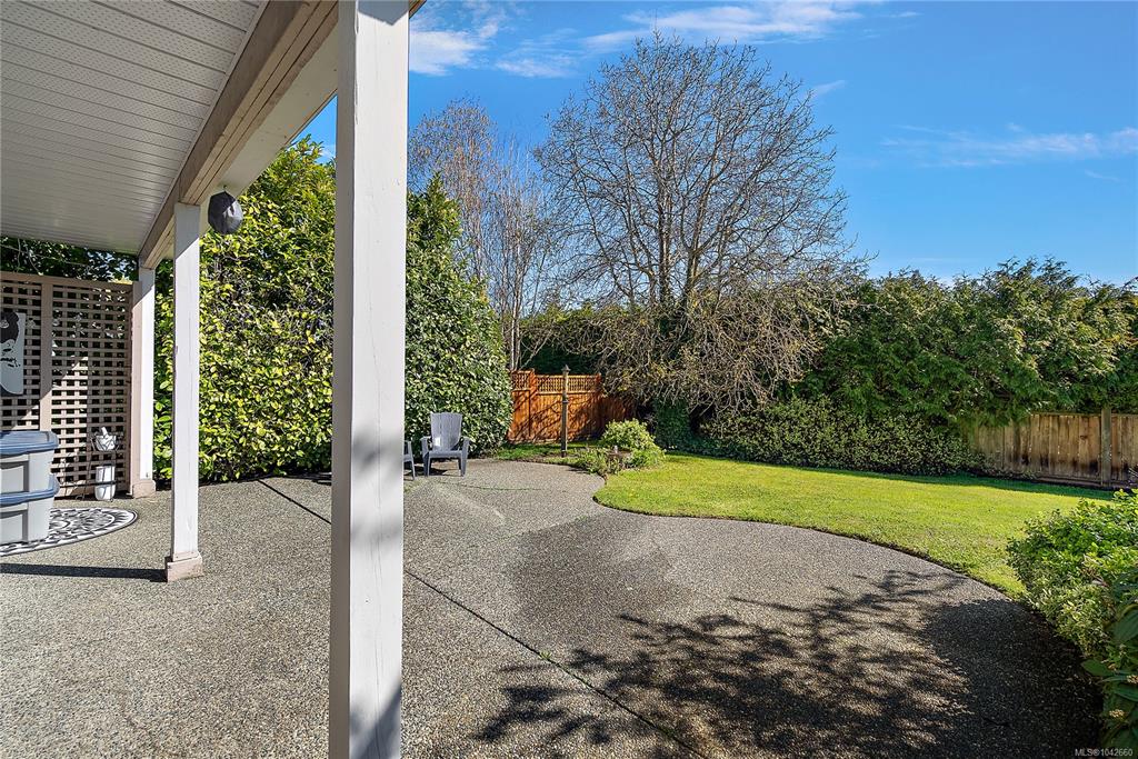 Fifth View of 10347 Bowerbank Rd, Sidney, BC, V8L 3L6