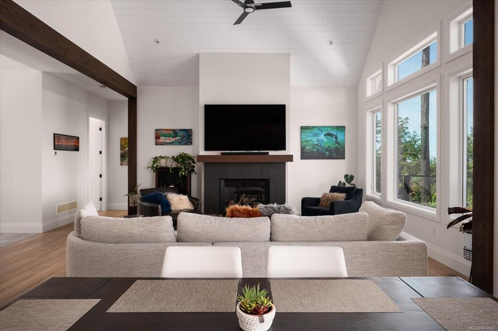 Second View of 7336 High Ridge Cres, Lantzville, BC, V0R 2H0